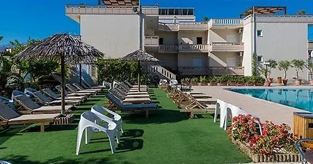 Inea & Aparthotel Agioi Apostoli (Crete)